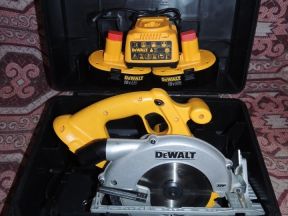 Аккумуляторная дисковая пила DeWalt