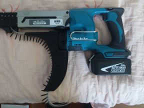 Ленточный шуруповерт Makita DFR550