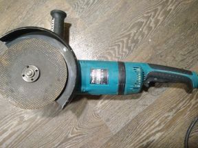 Болгарка,ушм Makita GA 9040 С