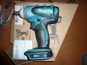 Аккумуляторный ударный гайковерт Makita BTW 250 Z