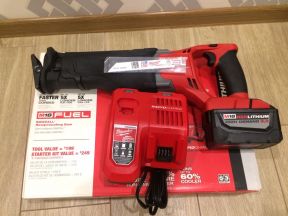 Milwaukee M18 Fuel безщеточная сабельная пила