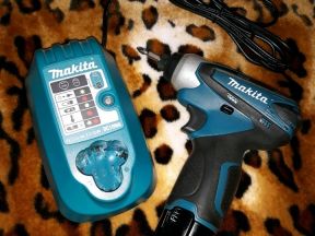 Новый шуруповерт makita td090d