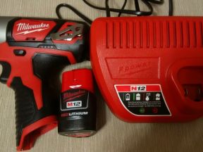 Импульсный шуруповерт Milwaukee m12 2462-20