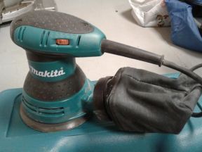 Эксцентриковая шлифовальная машина Makita BO5031K