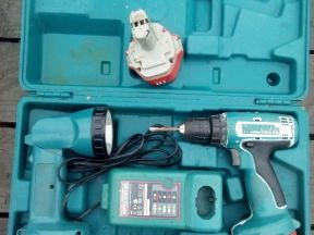 Шуруповерт makita +3 акумулятора