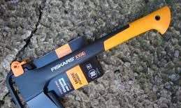 Плотницкий топор Fiskars X10