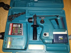 Перфоратор аккумуляторный Makita BHR200