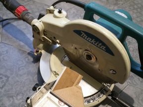 Пила торцовочная Makita LS1040