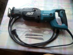 Сабельная пила Makita Jr3070ct