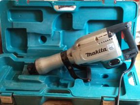 Бетонолом Makita HM 1304