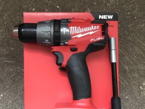 Ударная дрель-шуруповерт Milwaukee M18 2704-20