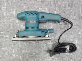 Шлифмашина Makita Bo3700