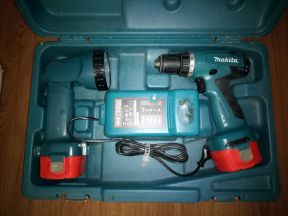 Аккумуляторная дрель шуруповерт Makita