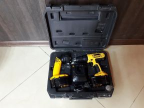 Шуруповерт DeWalt DC733