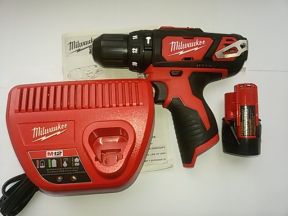 Шуруповерт с ударом Milwaukee 2408-20