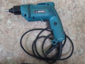 Cетевой шуруповерт makita 6821