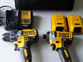 Набор шуруповертов dewalt DCK283D2