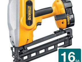 Аккумуляторный гвоздезабиватель (нейлер) DeWalt 61