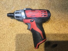 Шуруповет б/у milwaukee 2401-20 screwdriver m12