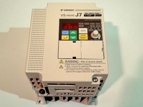 Преобразователи частоты инверторы Omron J7 и J1000