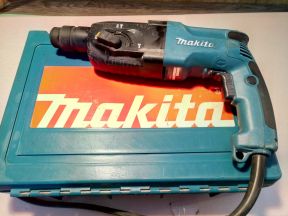 Перфоратор Makita HR2450