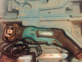 Сабельная пила Makita JR105D