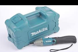 Аккумуляторная отвертка Makita 6723DW