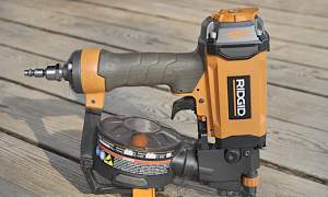 Кровельный нейлерRidgid Coil Roofing Nailer бу