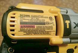 Шуруповерт Dewalt DCD 995М2