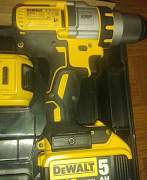 Дрель-шуруповерт dewalt DCD 990 P2