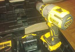 Дрель-шуруповерт dewalt DCD 990 P2