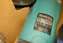 Makita GA9030s