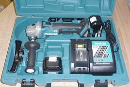 Makita DGA504RME новая