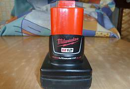 Milwaukee M12 Б4