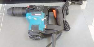 Перфоратор Makita Hr3000c