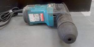 Перфоратор Makita Hr3000c