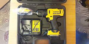 Дрель/шуруповерт Dewalt 10.8V DSD710D2