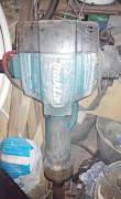 Отбойный молоток Makita HM1810