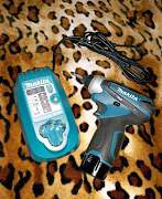 Новый шуруповерт makita td090d