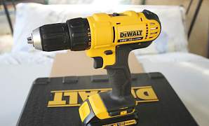 Шуруповерт DeWalt DCD771 Новый