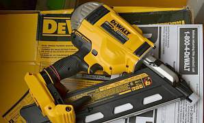 Аккумуляторный нейлер Dewalt DCN692