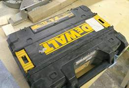 Чемодан dewalt