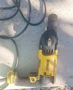 Перфоратор dewalt 800W