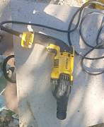 Перфоратор dewalt 800W