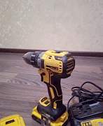 Шуруповерт Dewalt DCD791D2