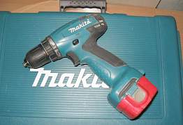 Шуруповёрт в кейсе makita 12В