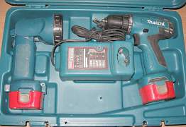 Шуруповёрт в кейсе makita 12В