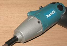 Аккумуляторная отвертка makita 6722D