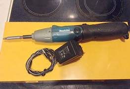 Аккумуляторная отвертка Makita 6722d