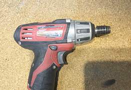 Шуруповет б/у milwaukee 2401-20 screwdriver m12